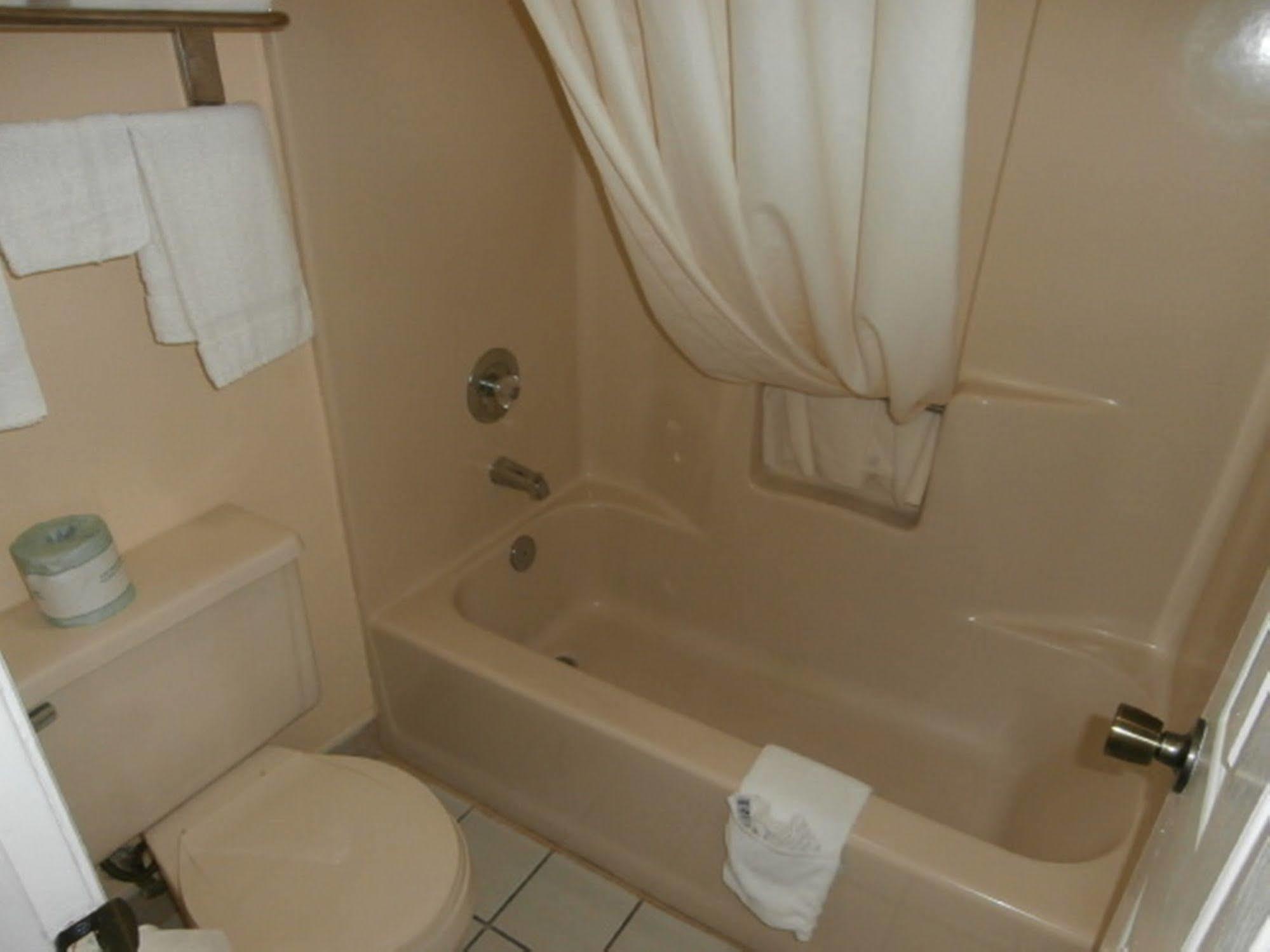 Quality Inn Eastman Bagian luar foto